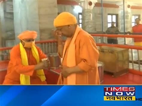 Up Cm Yogi Adityanath Visits Gorakhnath Temple After Exit Poll 2022 । एग्जिट पोल के बाद गोरखनाथ