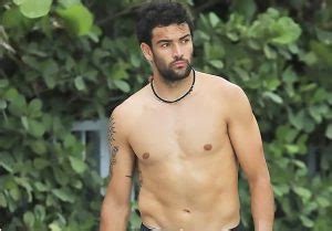 Matteo Berrettini Shows Off His Beefy Torso While Jogging Naked Male