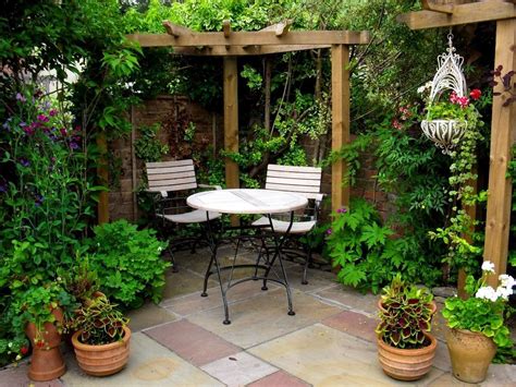 small courtyard ideas modlust