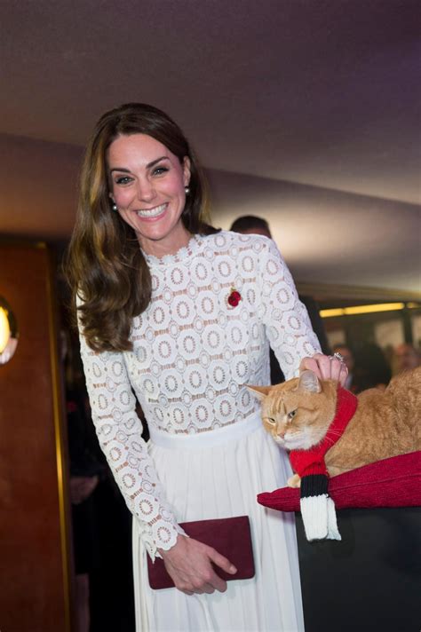 Catherine Meets Street Cat Bob Kate Middleton Outfits Kate Middleton