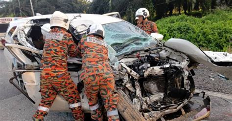 4 Pekerja Ladang Cedera Perodua Aruz Bertembung Treler Berita Harian