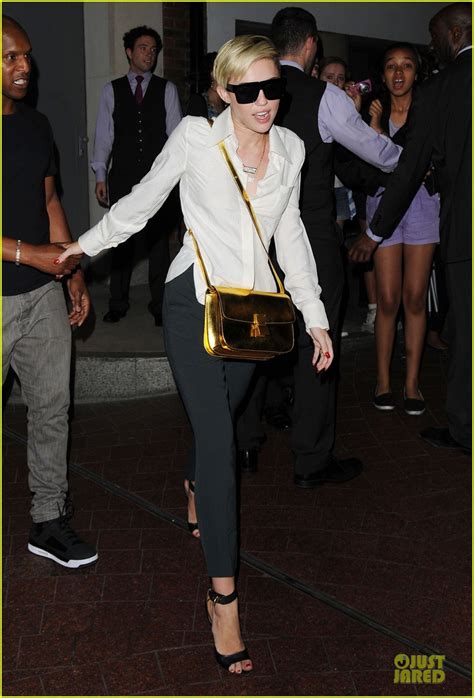 Miley Cyrus Lesbian Label Is Not Offensive Photo 2912502 Miley Cyrus Photos Just Jared
