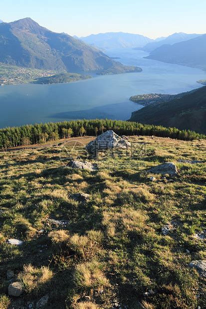 科莫湖湖天空山脉阳光村庄反射城市蓝色土地太阳风景高清图片下载 正版图片320501949 摄图网