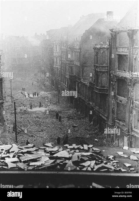 Rubble Ruins Second World War Hi Res Stock Photography And Images Alamy