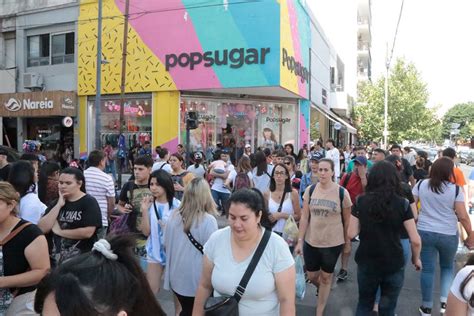 Calle Avellaneda La Meca Textil De Los Precios Bajos