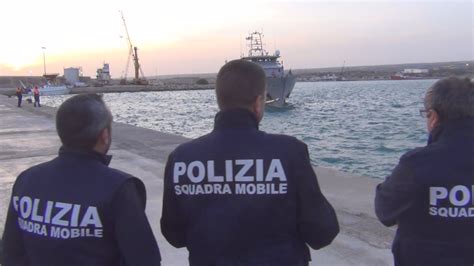 Migranti 1700 Sbarcano A Catania E Messina Sulle Navi Dattilo E