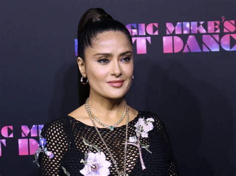 Salma Hayek Impacta Con Escotado Vestido En La Boda De Marc Anthony Y