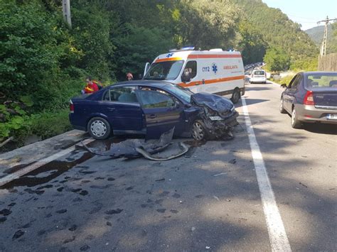 Accident Cu Microbuz Pe DN 7 19 Persoane Implicate A Fost Activat