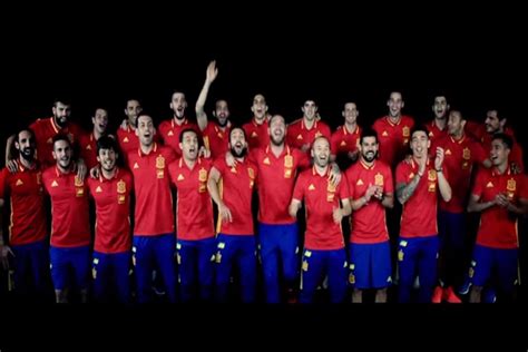 El himno de España para la Eurocopa 2016 La Roja Baila VÍDEO Mujeralia