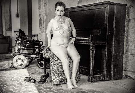 Bold Beauty Project Taking Naked Photos With Rheumatoid Arthritis