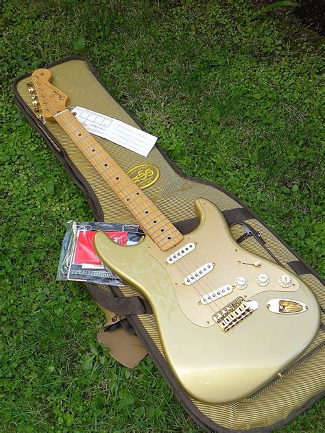 Fender 50th Anniversary Golden Stratocaster 2004 2004 Aztec Gold Guitar