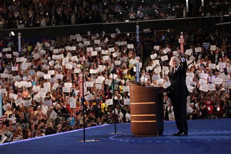 Bill Clinton Urges A Second Term For Obama The New York Times