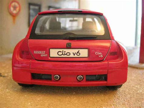 Miniature Renault Clio V Universal Hobbies V Rouge Voiture