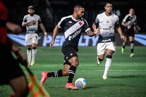 Paulo Henrique comemora 50 jogos pelo Vasco Muito feliz em alcançar