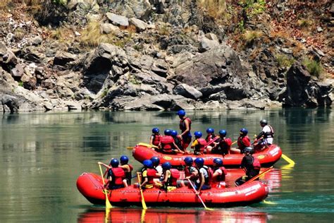 Explore Naukuchiatal Lake: 6 Must-Try Water Sports Adventures!