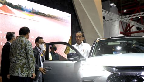 Presiden Ri Joko Widodo Kunjungi Booth Suzuki Di Iims Suzuki