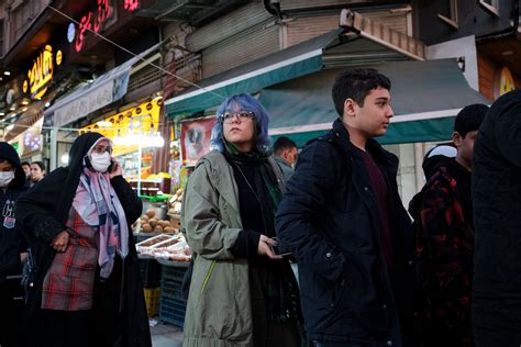 Irán Instala Cámaras En Espacios Públicos Para Identificar A Mujeres Que No Usan El Velo