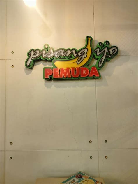 Semua Es Nya Seger Review Momondud Di Restoran Kedai Es Pisang Ijo