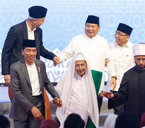 Membaca Sinyal Kedekatan Jokowi Bareng Ganjar Prabowo Di Pekalongan