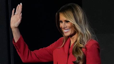 Melania Trump K Ndigt Biografie An Und Verspricht Intime Einblicke