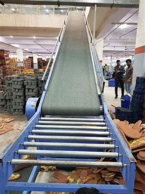 Stainless Steel Loading Roller Belt Conveyor Capacity 50 Kg Per Feet