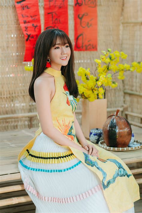 Hot girl Reuters diện trang phục cách tân mới lạ đón xuân Báo Dân trí