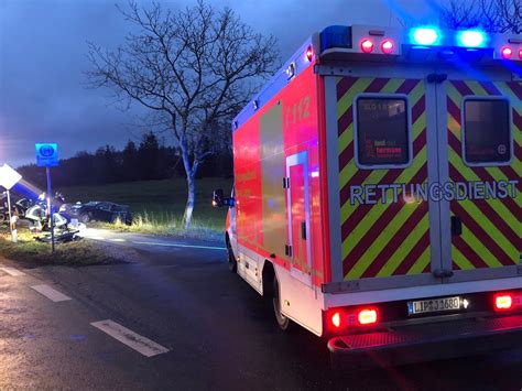 FW Horn Bad Meinberg Schwerer Verkehrsunfall Mit Eingeklemmter Person