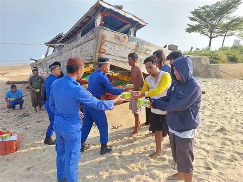 Polairud Berbagi Dit Polairud Laksanakan Bagi Bagi Takjil