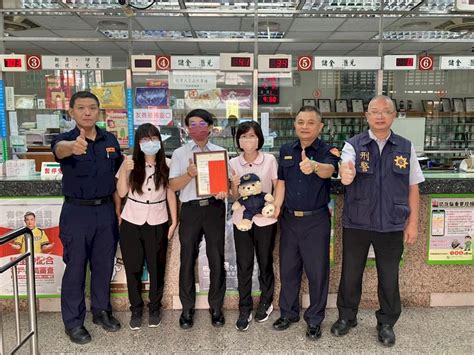 【福爾摩沙時報】高雄市湖內分局警民聯手連續阻詐 分局長頒贈獎金及感謝狀 張永漢報導