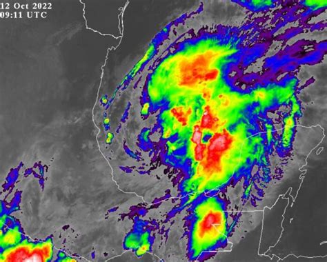 Tormenta Tropical Karl Se Fortalece En El Golfo De M Xico En Direcci N