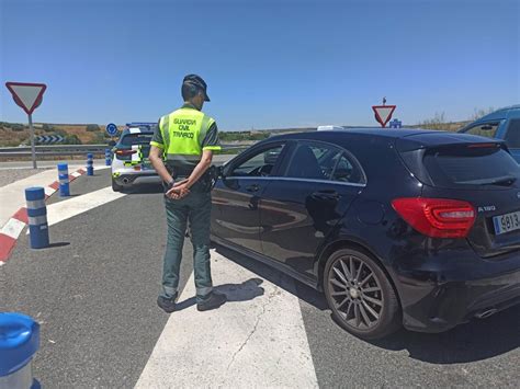 La Guardia Civil Sofoca El Incendio De Un Cami N Con Productos