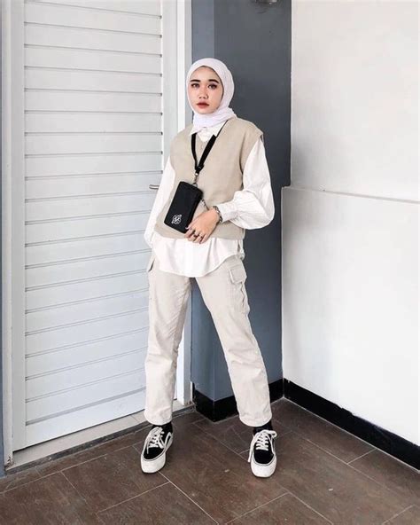 Ide OOTD Rompi Rajut Hijab Stylish Dan Hangat ZALORA Thread