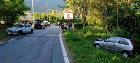 INCIDENTE IN VALSUSA FERITA UNA RAGAZZA SCONTRO TRA DUE AUTO