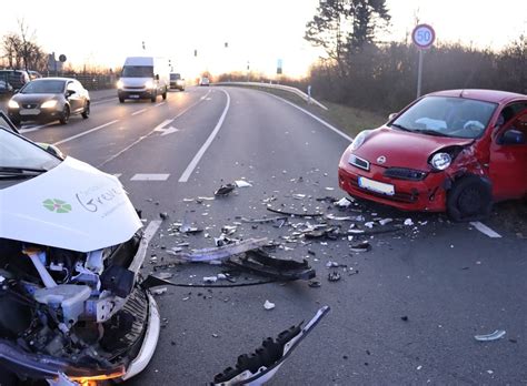 Pol Hf Verkehrsunfall Mit Personenschaden Zusammensto Bei Auffahrt