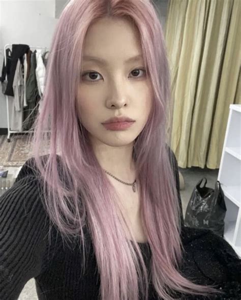 Pin By Thao Nguyen On Aesthetic Light Purple Hair Kpop Hair