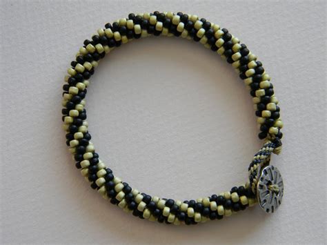 Spiral Bracelet Pattern – FREE PATTERNS