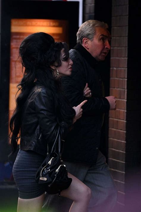 New photos of actress Marisa Abela as Amy Winehouse in upcoming biopic ...