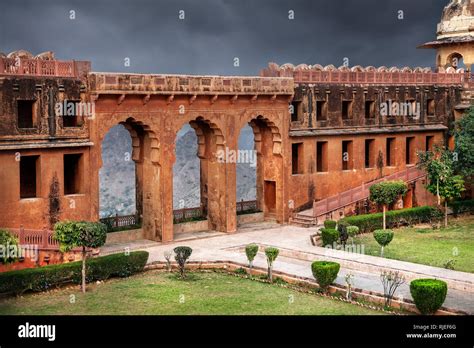 Jaigarh Fort Wall With Beautiful Arch And Garden On The Hill At