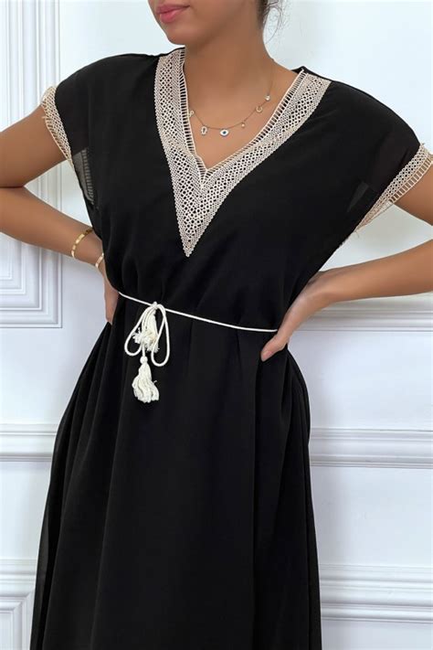 Robe Longue Noir Avec Broderie Et Ceinture Lacet Beige