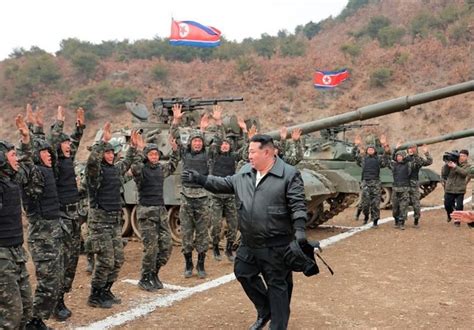 Kim Jong Un Test Drives N Koreas New Battle Tank Other Media News Tasnim News Agency