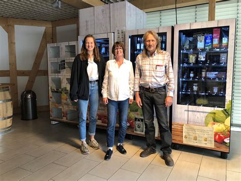 Priska Hinz Und Emely Green Besuchen Den Bio Hof Hillebrand In Erda