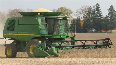 Harvest John Deere Sts Combine Harvesting Soybeans Soybean