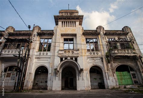 Warenhuis Building An Old Building A Heritage And Landmark Of Medan