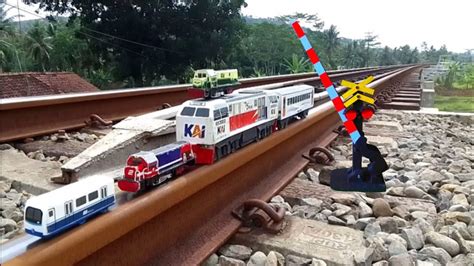 Drama Kereta Api Tabrakan Dan Anjlok Dari Rel Menemukan Mainan Kereta