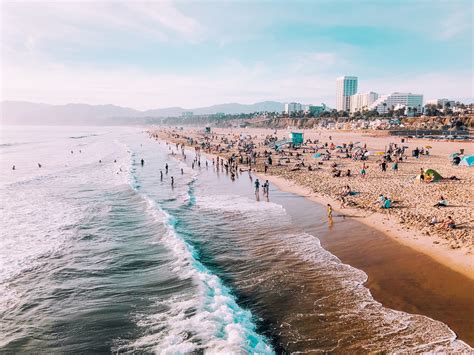 Santa Monica Küstenstadt mit Sandstrand bei Los Angeles