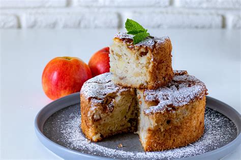 Шарлотка на воде с яйцами с яблоками — рецепт + 6 фото