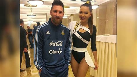 Por Qu Se Hizo Viral La Foto De Messi Con Una Mujer Diario Hoy En La