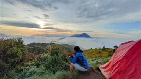 Alasan Mendaki Gunung Prau Sekali Seumur Hidup Ada Golden Sunrise