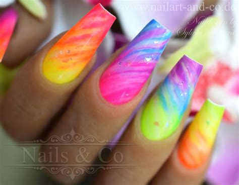 Regenbogen Nail Art Für Einen Farbenfrohen Sommer Nails And Co