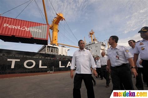 Foto Pelepasan Perdana Kapal Tol Laut Logistik Natuna Merdeka